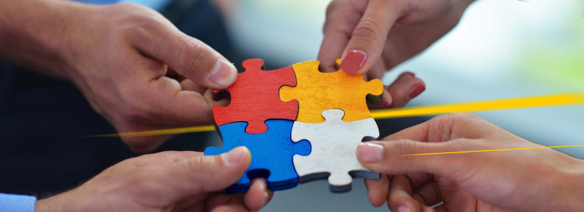 People lift puzzle pieces together | LGI